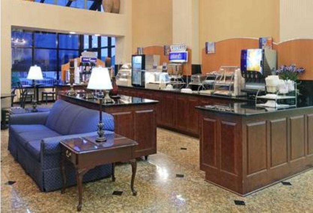 Southaven Inn Express - Memphis International Airport/Graceland Restaurant photo
